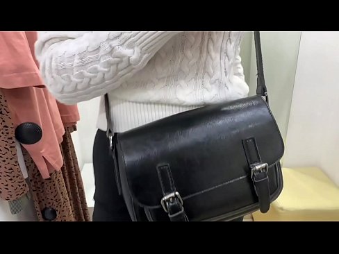 ❤️ Masturbim publik i kurvës së re FeralBerry me një dildo në dhomën e montimit Video anale në sq.hentai-for.ru ❌